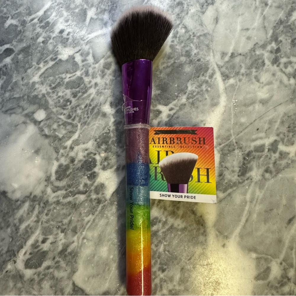 New It Cosmetics Airbrush Show Your Pride Brush